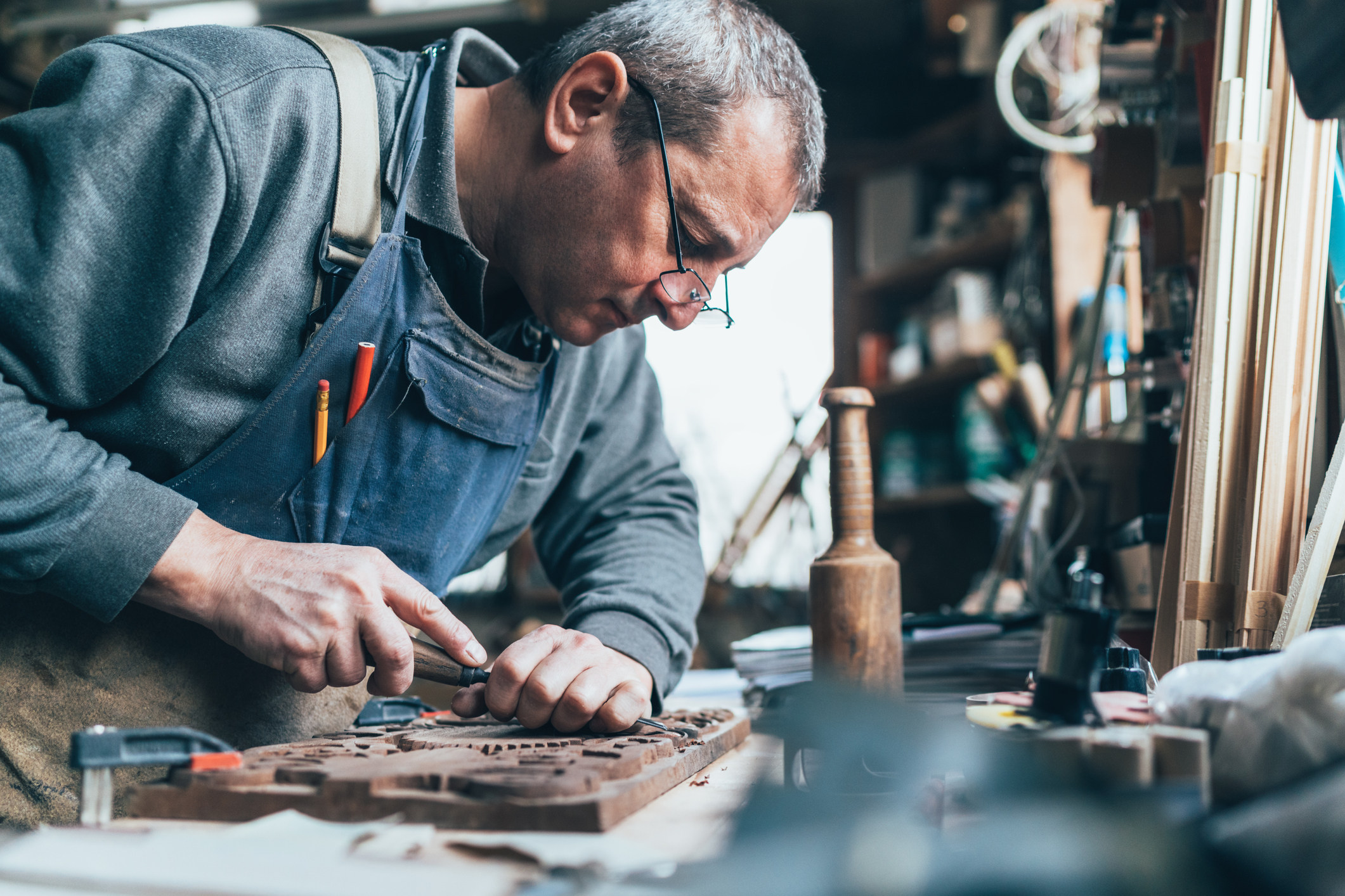 Taller de falso repujado en madera
